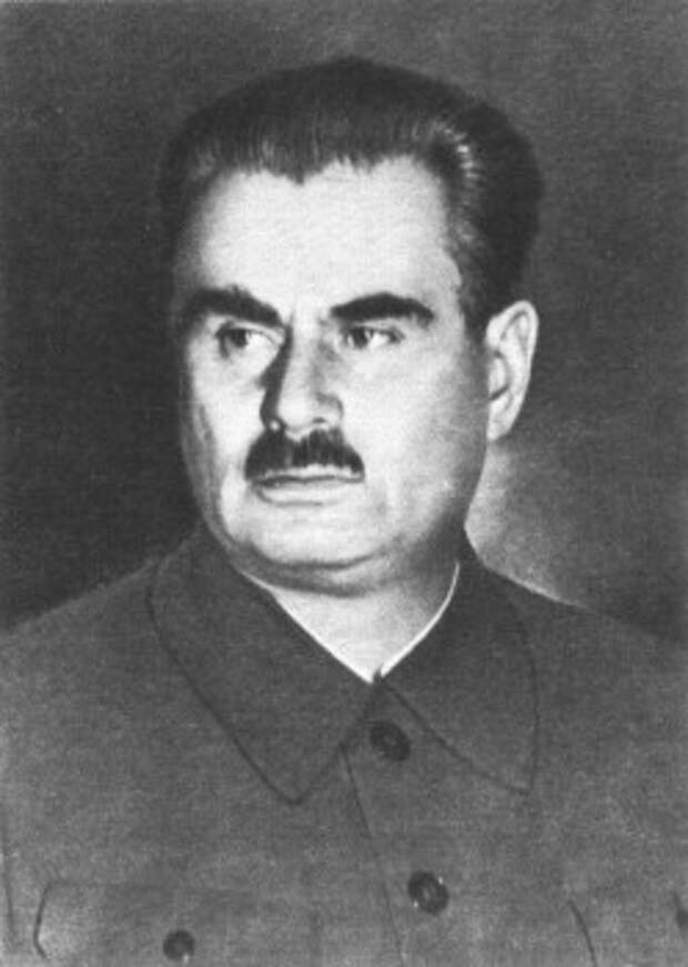 Лихачев в годы войны фактически стал директором производственного объединения ЗИС