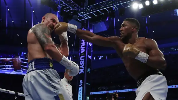 Усик: удары Джошуа на какое-то время отправляли меня к Илону Маску