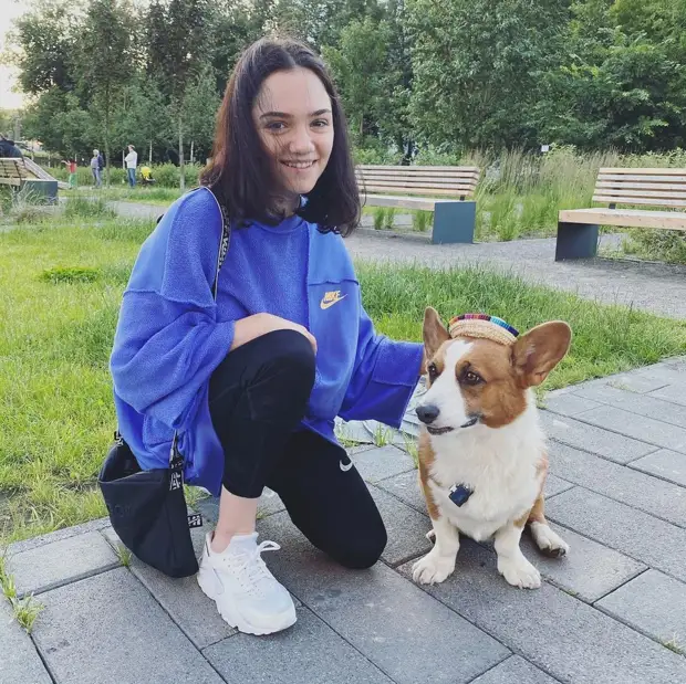 Алина Загитова показала фото без макияжа