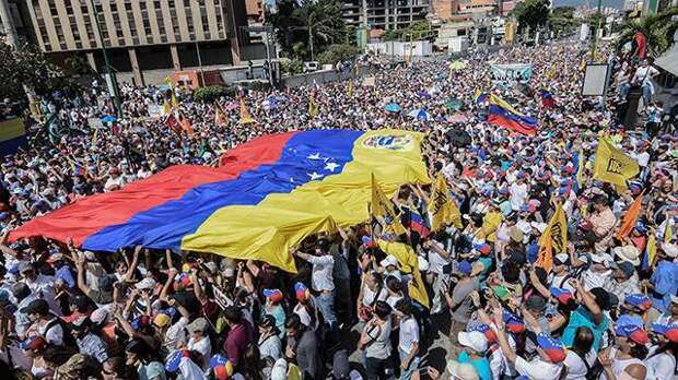 Болтон призвал Россию признать Гуаидо главой Венесуэлы