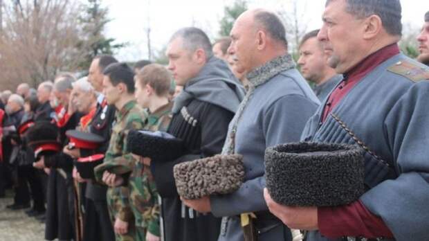 В Краснодаре почтили память главнокомандующего Добровольческой армией Лавра Корнилова