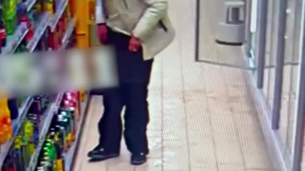 Вор вынес из магазина 20 пачек масла, спрятав их в трусы.