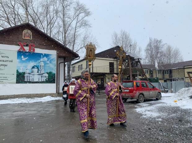 Крестный ход стартовал от храма Успения Пресвятой Богородицы Крестный ход стартовал от храма Успения Пресвятой Богородицы