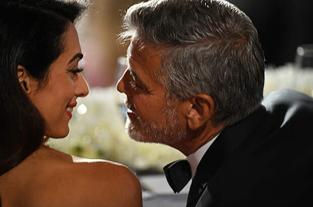 Первая встреча, тайные свидания и романтические традиции: история любви Джорджа и Амаль Клуни