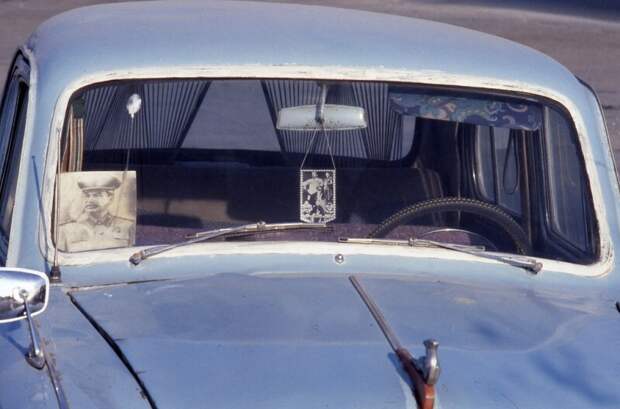 Старый автомобиль в Бухаре, 1984 год.