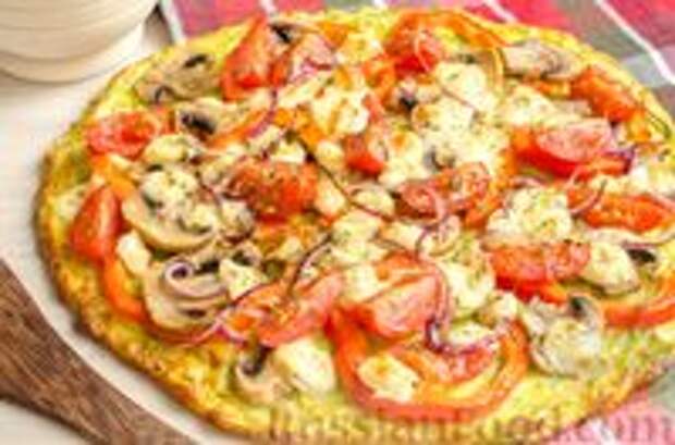 Фото к рецепту: Пицца из кабачков с помидорами, перцем и грибами
