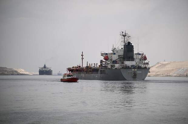 Посольство в Египте помогает россиянам с задержанного в Суэце танкера «Дигнити»