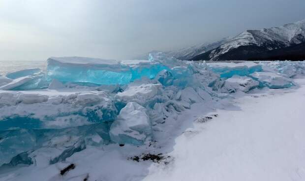 Бирюзовый лёд озера Байкал - 2