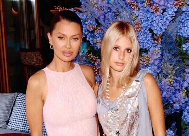 «Двоякое ощущение»: Боня показала фото маленькой дочери и нарвалась на критику