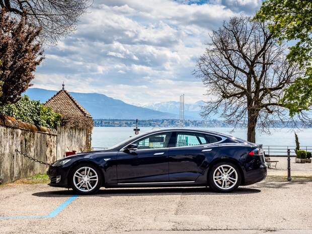 Тест-драйв Tesla Model S 85D: Привет, будущее!