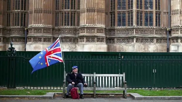 Корбин назвал условие поддержки досрочных выборов в Британии