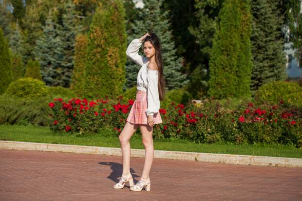 Тартан, плиссе, мини: гид по главным клетчатым юбкам сезона