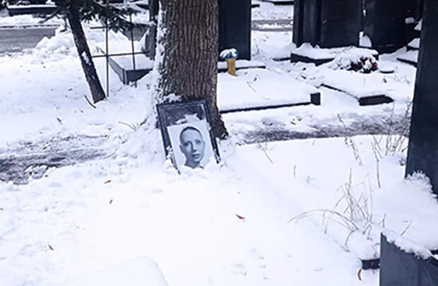 Могила актрисы Инны Чуриковой оказалась в заброшенном состоянии