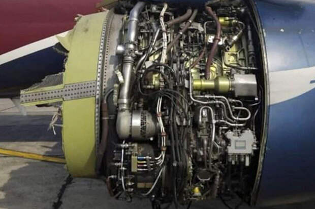 В Бенине Boeing 737 совершил аварийную посадку из-за развалившегося двигателя