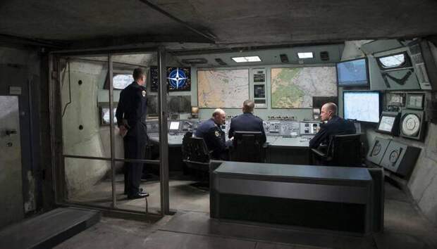 Подземный командный пункт принял удар: кто из генералов НАТО остался под завалами