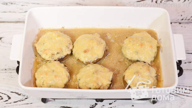 Шампиньоны, фаршированные курицей и сыром, в духовке фото к рецепту 11