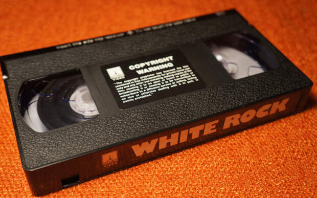 Белая скала - один из первых записанный фильмов на кассету VHS| Фото: Frankly Collectible.