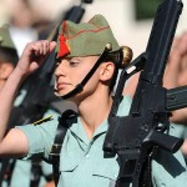 Испанские женщины-военные в Мадриде
