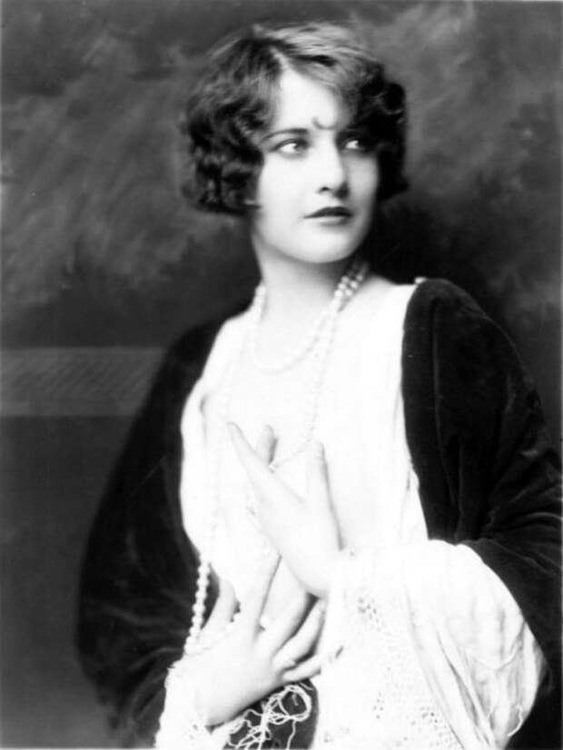 Актриса, которая была особенно популярна в 1930-1940-х годах. Актриса, которая была особенно популярна в 1930-1940-х годах.