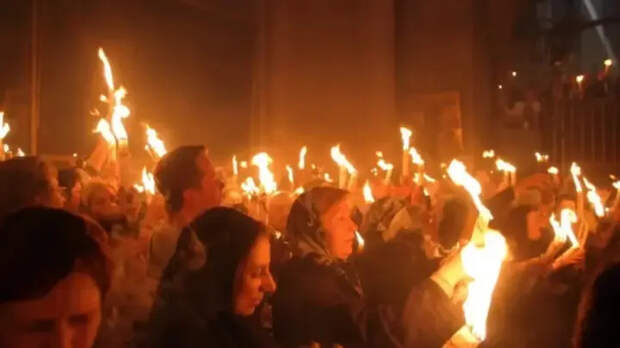 «Зверь из бездны»: верующие увидели знак Апокалипсиса в закрытии Храма Гроба Господня