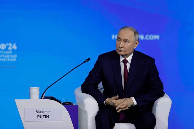 На завершившемся ПМЭФ - 2024 Путина было очень много. Наш президент был в центре внимания как минимум три дня из четырех.-2