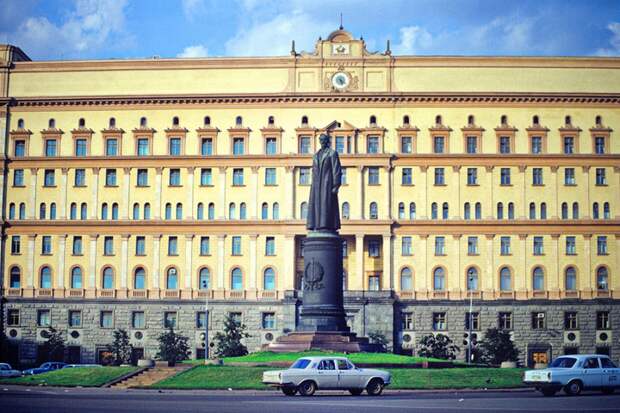 Памятник Дзержинскому в Москве возвращается?