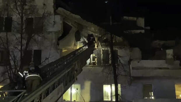 Взрыв в Набережных Челнах: четыре человека спасены из-под завалов