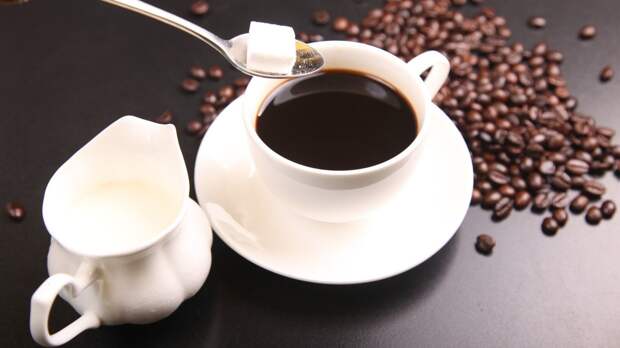 Врач Белоусова объяснила опасность утреннего употребления кофе