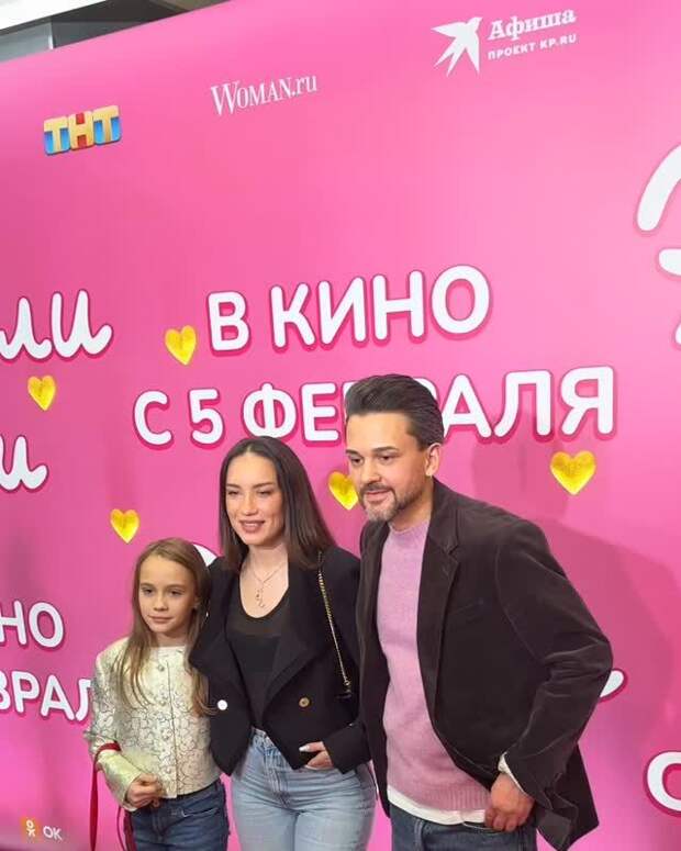 Певица Виктория Дайнеко появилась на публике с мужем и дочерью