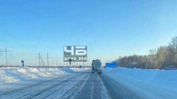 Гололед и неровности. Жители Барнаула пожаловались на состояние федеральной трассы Р-256