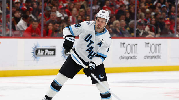 Хоккеист Сергачёв сделал жене подарок почти за 15 млн рублей