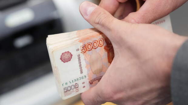 Юрист рассказала об обязанности работодателя повышать зарплату сотрудникам