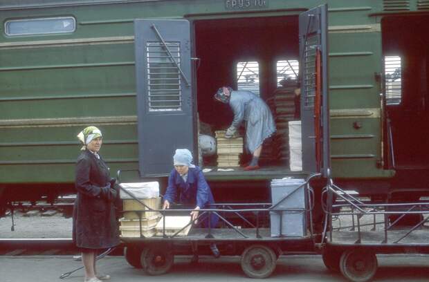 1975 год. Транссиб. Почтово-багажный вагон.