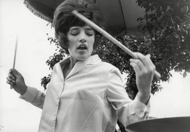 Honey Lantree of the Honeycombs in performance in 1964, the year the group&rsquo;s first and biggest hit, &ldquo;Have I the Right?&rdquo; was released.