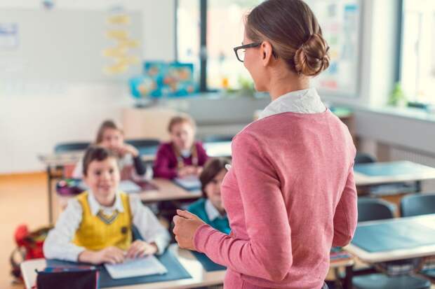 Минпросвещения не получало обращений об изменении функций классных руководителей