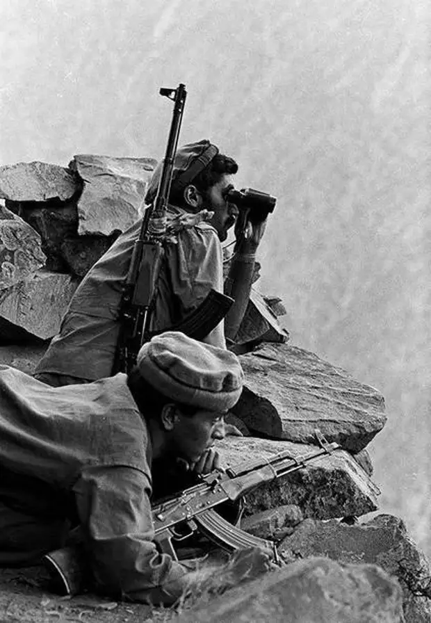 Солдатская студия афганистан. Афганистан 1979. Разведка в афганистане. Танк на котором написано прощай афган. Ввод войск в афганистан 1979.