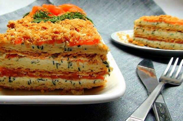 Закусочный «Наполеон» с рыбой и сыром