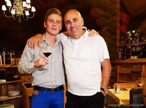Иосиф Пригожин запечатлелся с пасынком-именинником