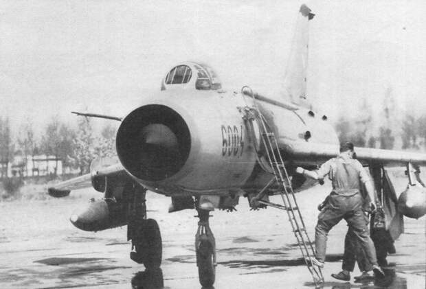 Перелёт советского офицера в ФРГ на угнанном Су-7БМ 27 мая 1973 г. Перелёт советского офицера в ФРГ на угнанном Су-7БМ 27 мая 1973 г.