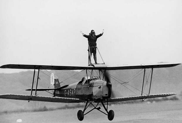 1919-1982 годы: главное — не смотреть вниз, или Ходоки по крыльям самолетов