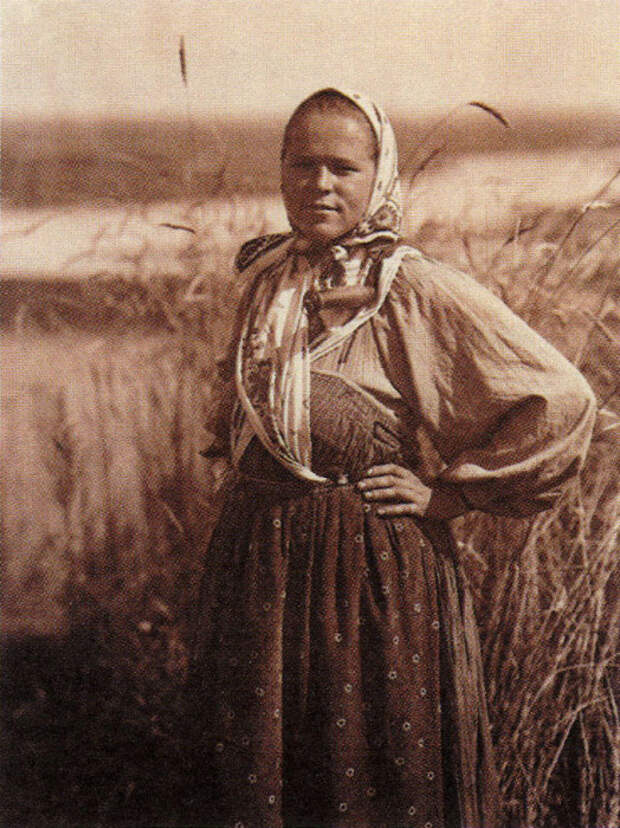 Жница. Фото: С.А. Лобовикова. 1914 год.