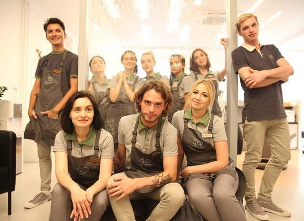 Почти год назад на Большой Дмитровке открылся первый в Москве Faceology – международный сетевой проект, сконцентрировавший внимание на здоровом питании кожи, безинвазивных процедурах и поддержании мышц лица в тонусе. Славится этот проект, в том числе, тем, что ни одна процедура здесь не начинается без определения вашего типа кожи. В чем «изюминка» классификации Faceology, рассказывает врач-косметолог Наталья Белоглазова.