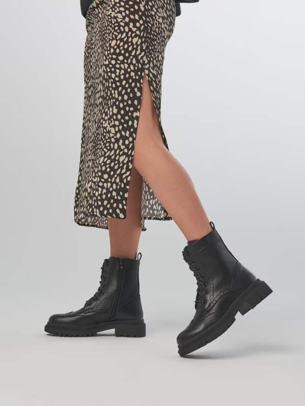 Модные «армейские ботинки», как носить женщине после 50