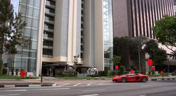 Необычная парковка в сингапурском небоскребе Hamilton Scotts автомобили, небоскреб, парковка, сингапур