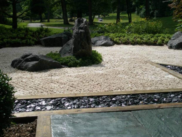 Сад камней в японском стиле.