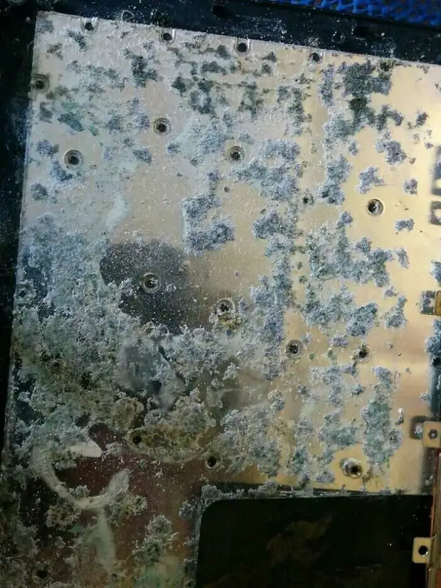 Сотрудники службы технической поддержки делятся наихудшими случаями, которые они видели во время работы