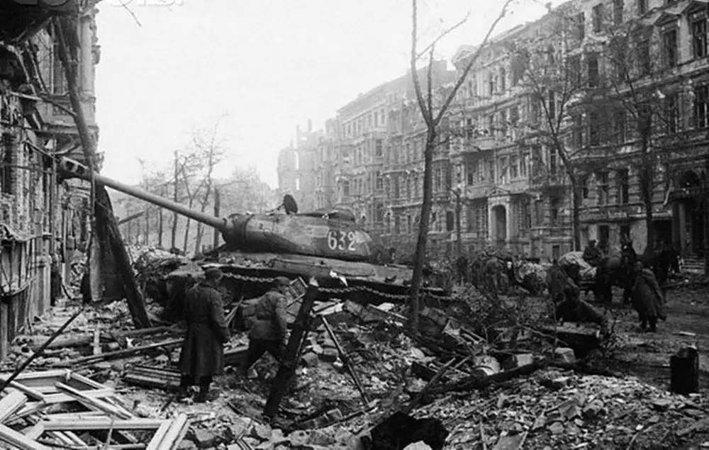 Окружающий мир после великой войны. Штурм Будапешта 1945. 13 Февраля 1945 Будапешт. Освобождение 1944-1945 Берлин.
