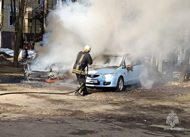 Во Владимире в Центральном парке культуры и отдыха сгорели два автомобиля