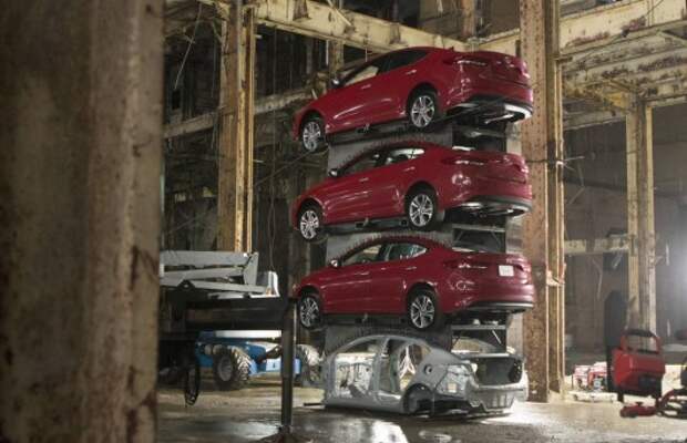 Новая безумная реклама Hyundai, они сделали башню из автомобилей Elantra