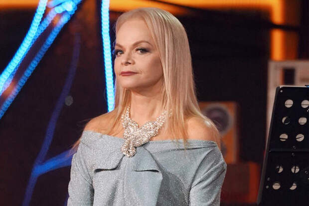 Стали известны подробности о загородном доме Долиной